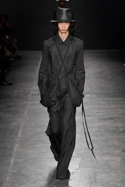 Look 16